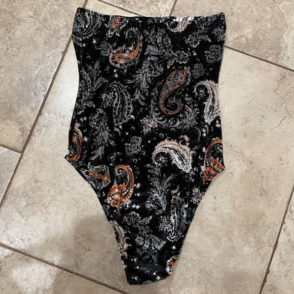 Super cute strapless bodysuit - Picture 2 of 2